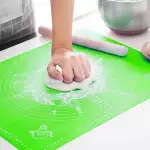 Снимка на Подложка за месене на тесто от силикон - 50x40 см с цвят Зелен