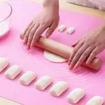 Малка силиконова подложка за тесто и печене - 40x30 см - розов